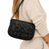 🖤 Bolso bandolera negro con tachuelas doradas 🖤
