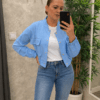 Bomber corta azul celeste para mujer