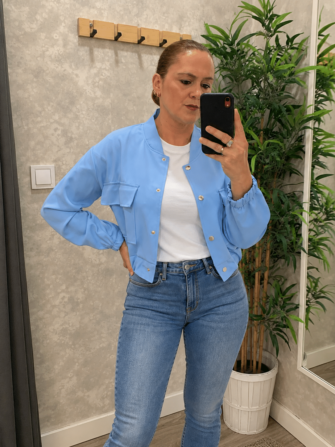 Bomber corta azul celeste para mujer
